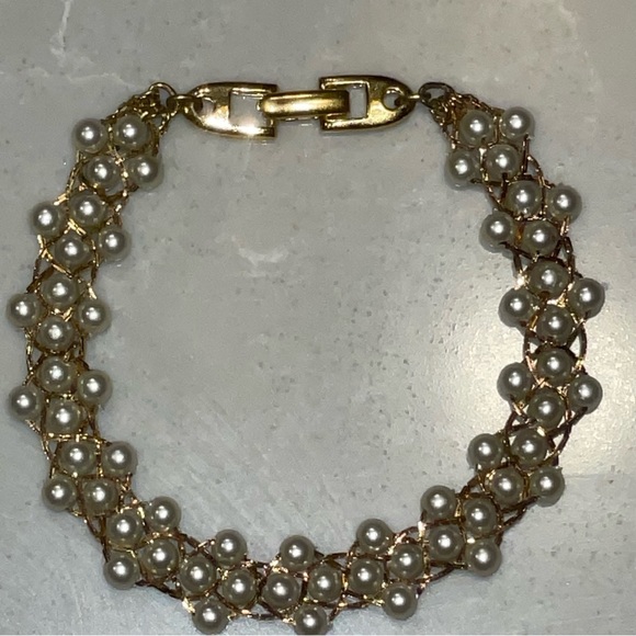 Napier Pearl Necklace & Bracelet Set - Picture 4 of 9